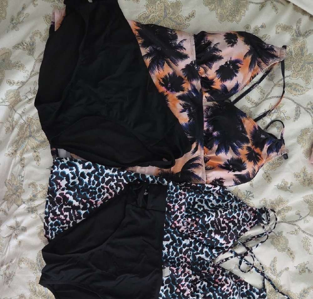 Set Of 2 SWIMSUITS Women’s Palm-Print Bikini Top and Black Bottoms And Leopard